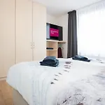 Deluxe Apartment For 5 - Sauna & Pool - Free Parking