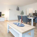 Deluxe Apartment For 5 - Sauna & Pool - Free Parking