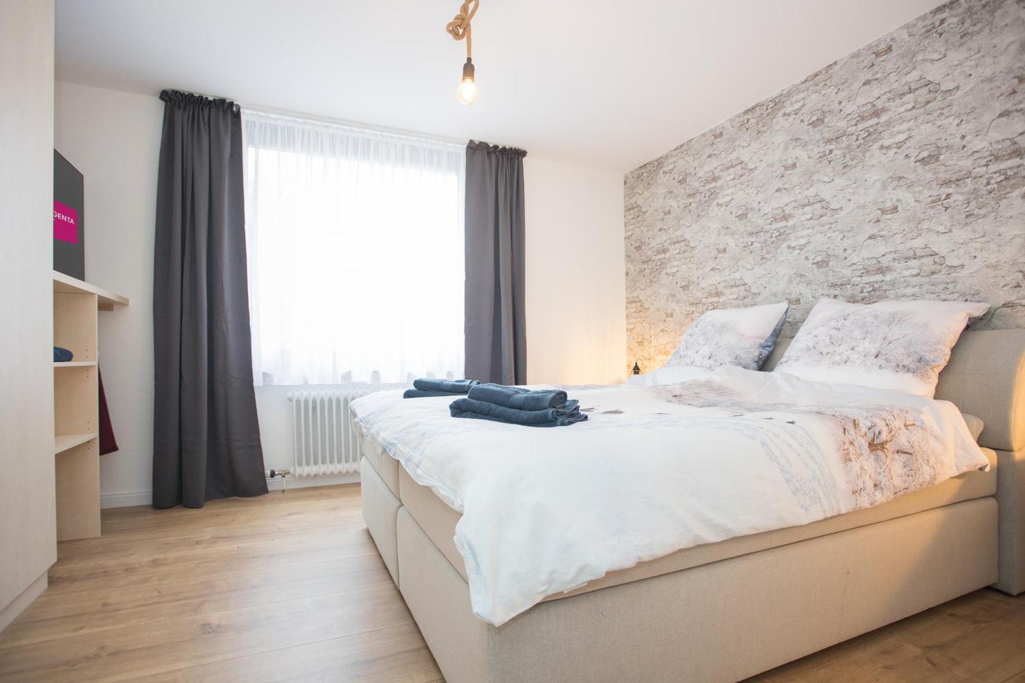 Deluxe For 5 - Sauna & Pool - Free Parking Apartment *