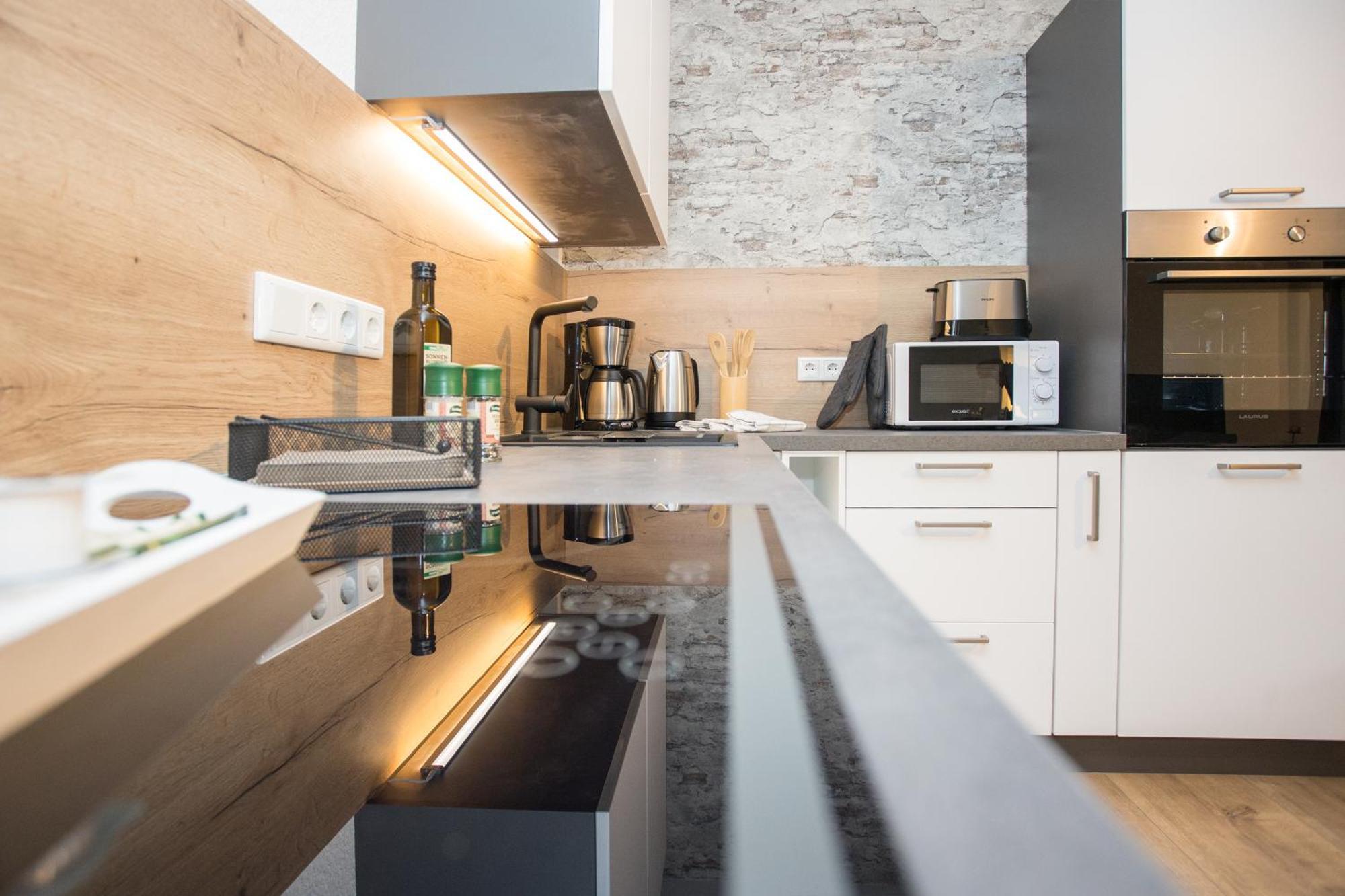 Deluxe For 5 - Sauna & Pool - Free Parking Apartment *