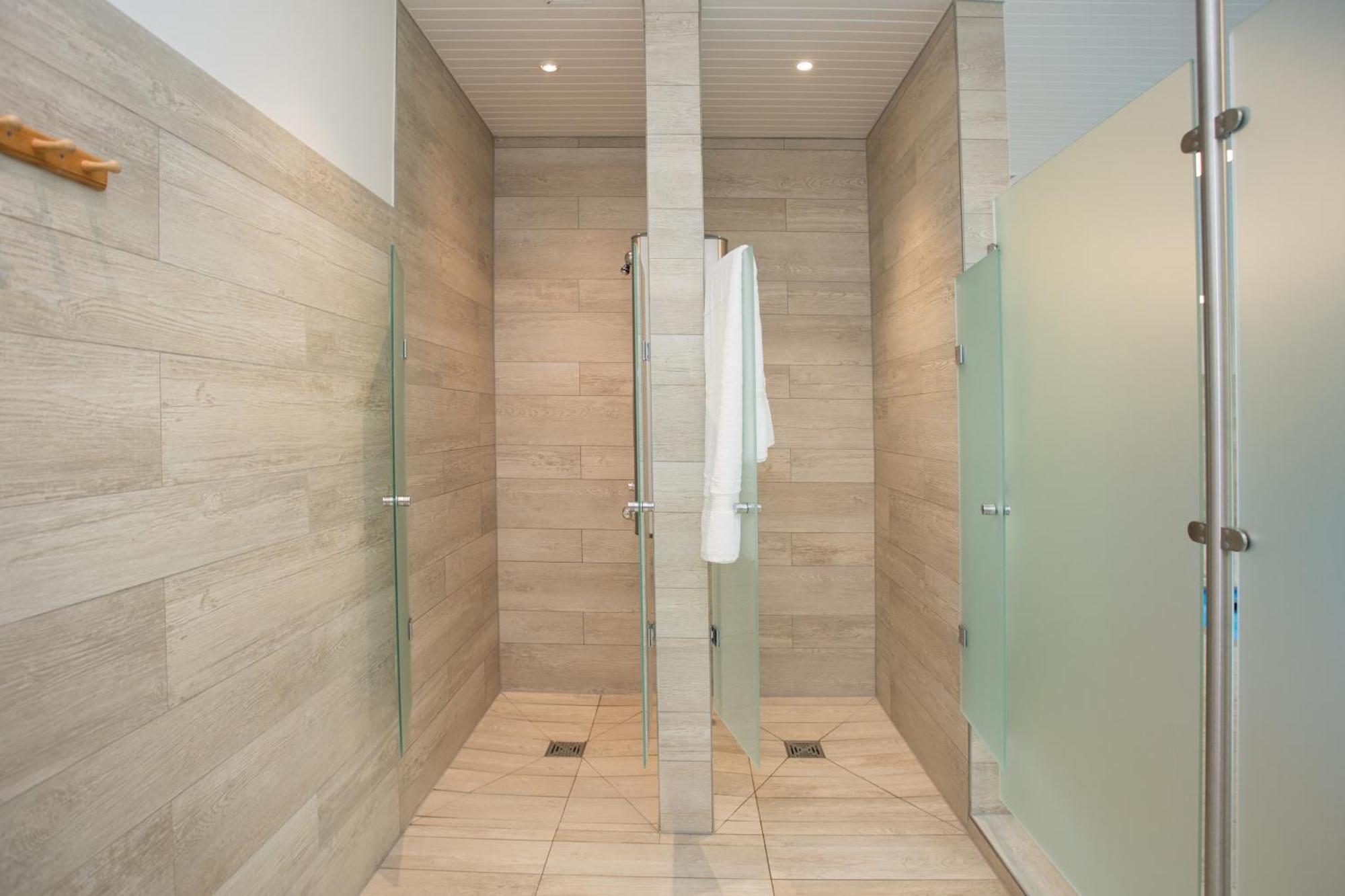 Deluxe For 5 - Sauna & Pool - Free Parking Apartment